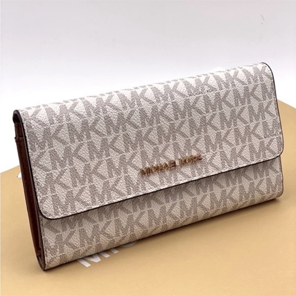 Michael Kors Jet Set Travel Trifold Wallet - Picture 2 of 10